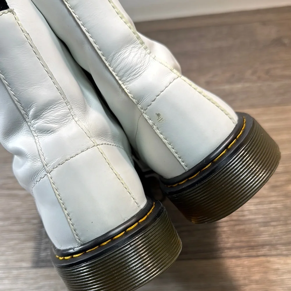 Dr Martens  White Leather Lace-Up Boots woman’s size 7 (s36)